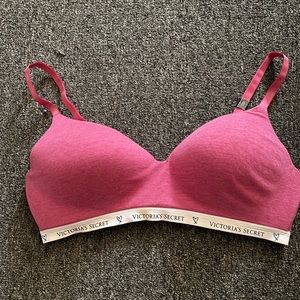 Victoria secret bra, lightly lined size 38D